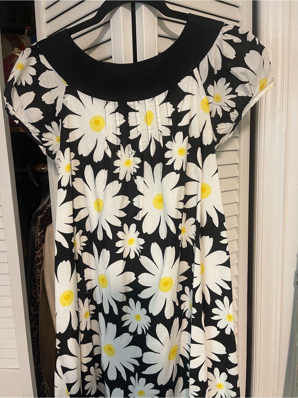 Cherokee Black Dress with White and Yellow Daisy Print